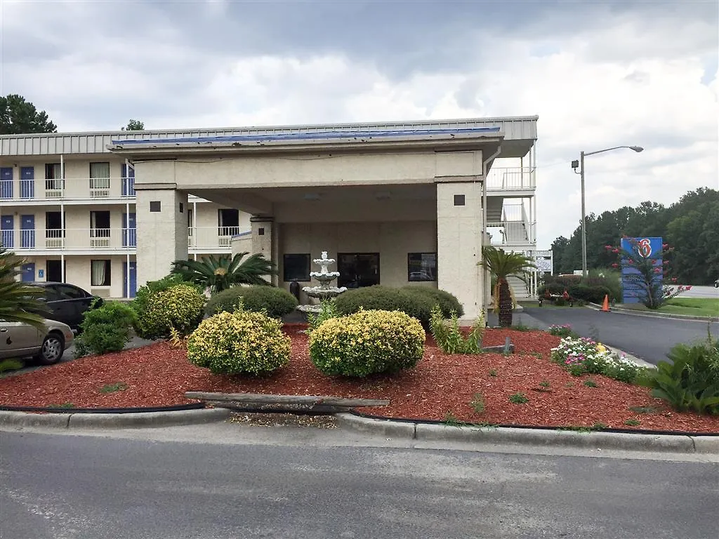 6-pooler, Ga - Savannah Airport Hotel