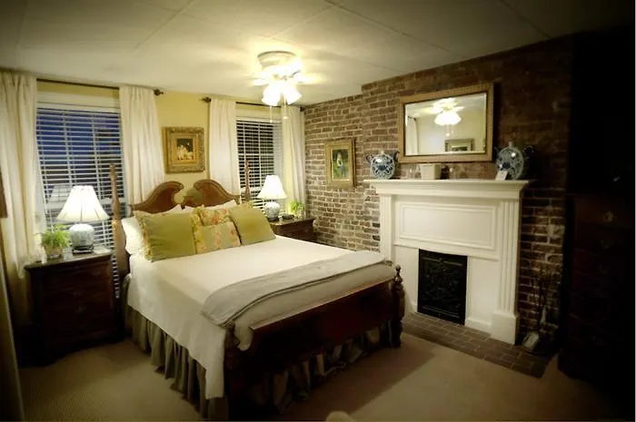 Savannah Bed & Breakfast Inn Отель типа 