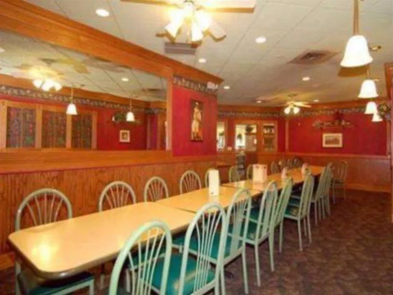 Econo Choice I 95 Gateway 24 Hour Fitness Center On Site Guest Laundry On Site Perkins Restaurant 3*