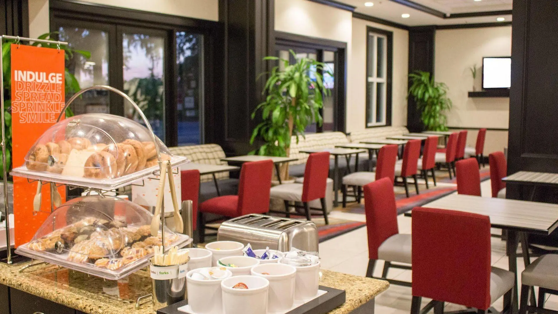 Hampton & Historic District Hotel 3*