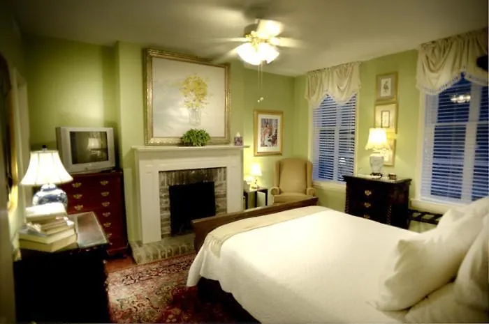 Savannah Bed & Breakfast Inn Отель типа 