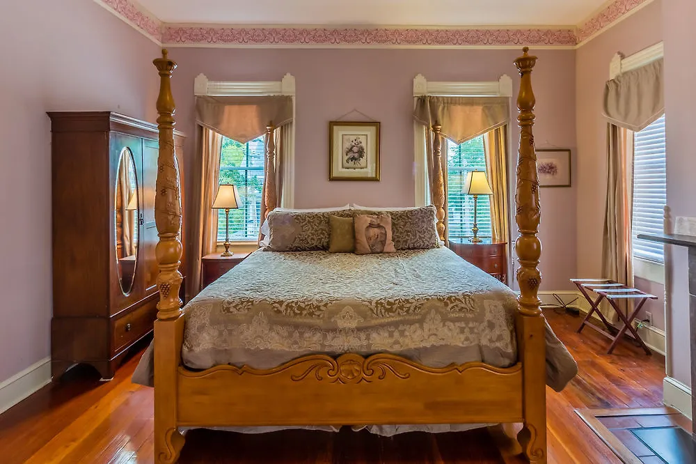 Bed & Breakfast Amethyst Garden Savannah
