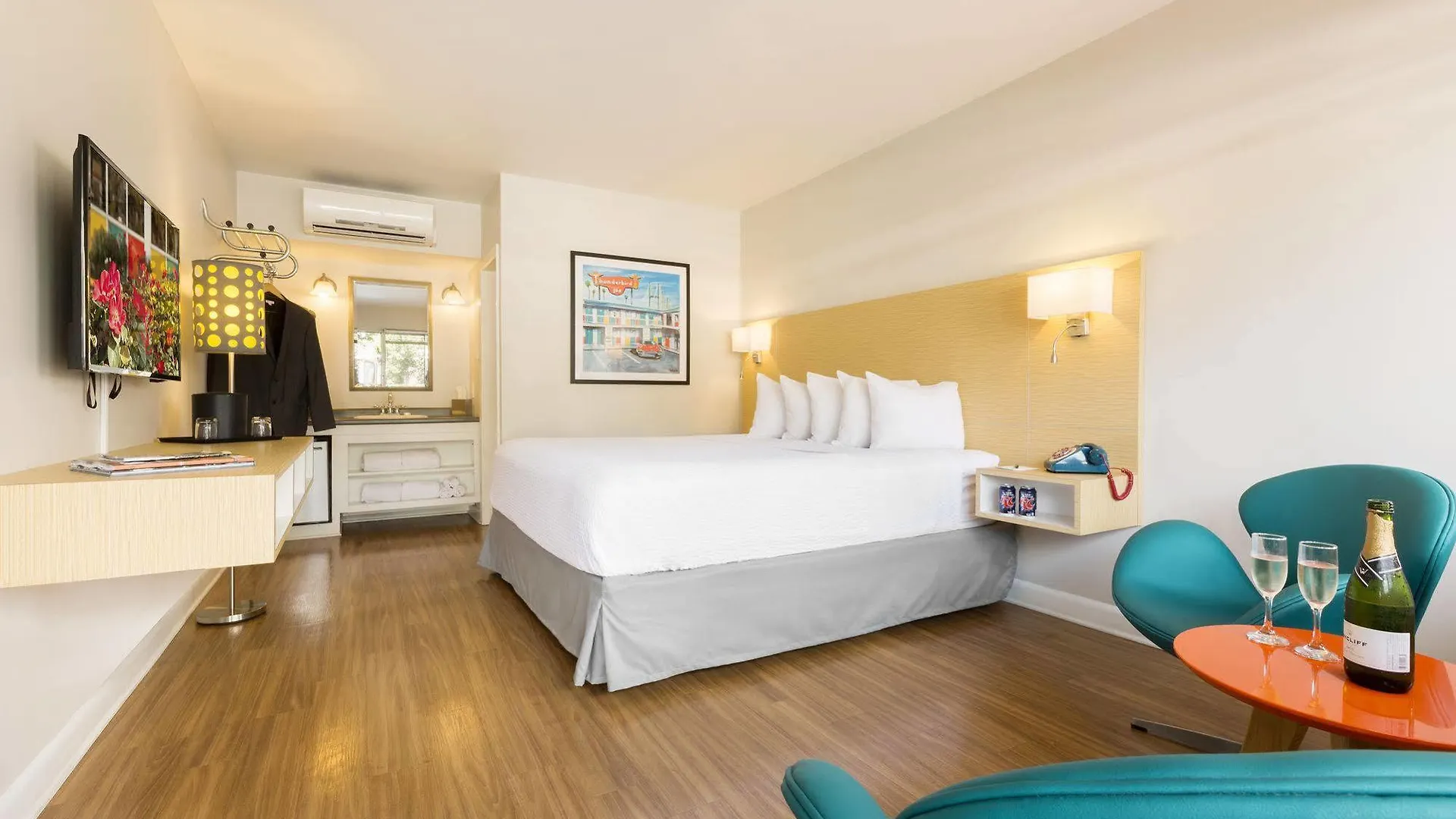 The Thunderbird Hotel Savannah