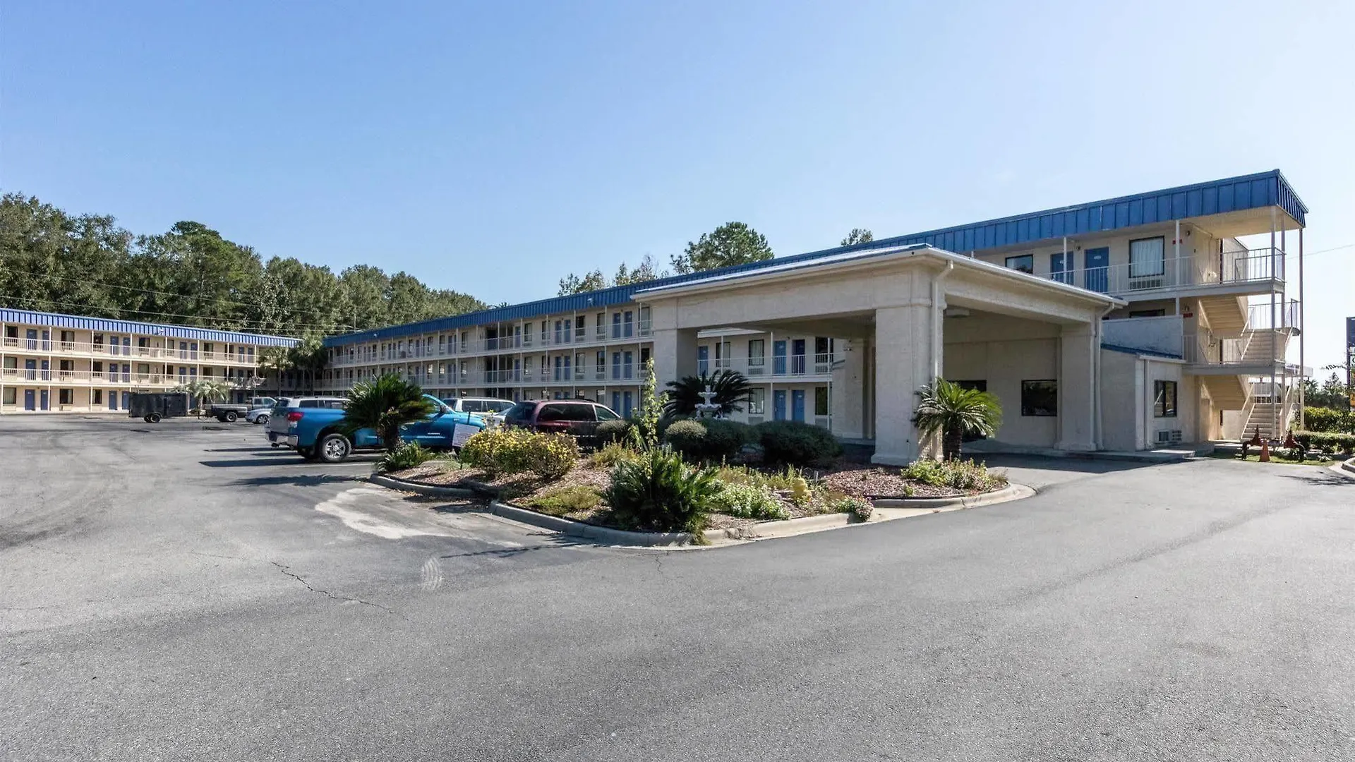 6-pooler, Ga - Savannah Airport Hotel