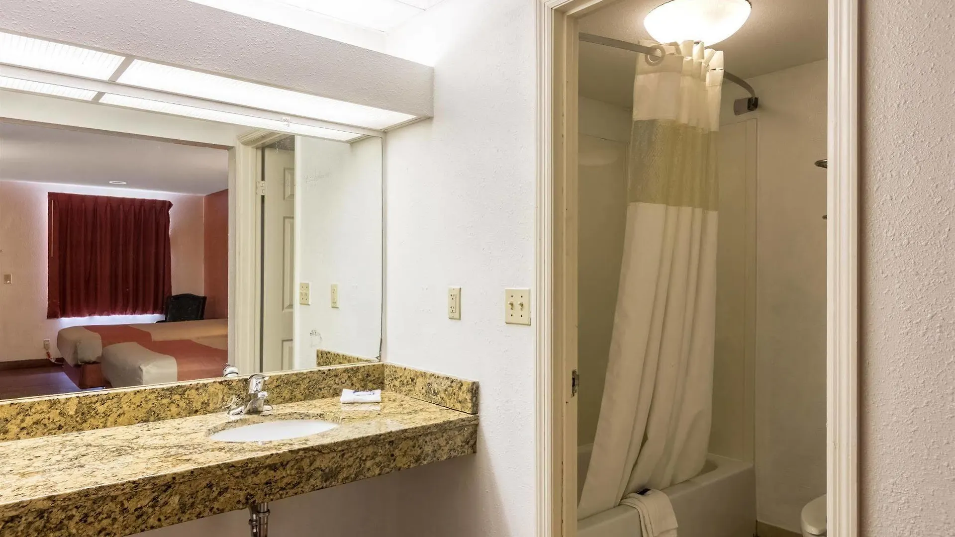 Hotel 6-pooler, Ga - Savannah Airport 2*