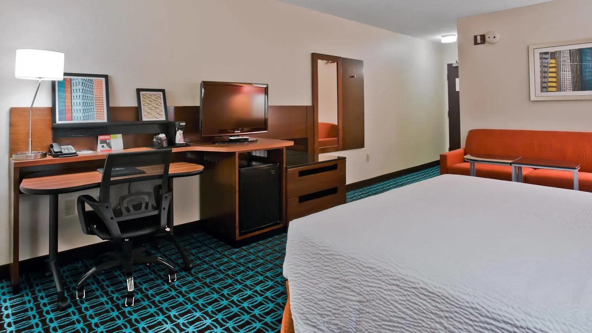 Hotel Fairfield & Airport 3*