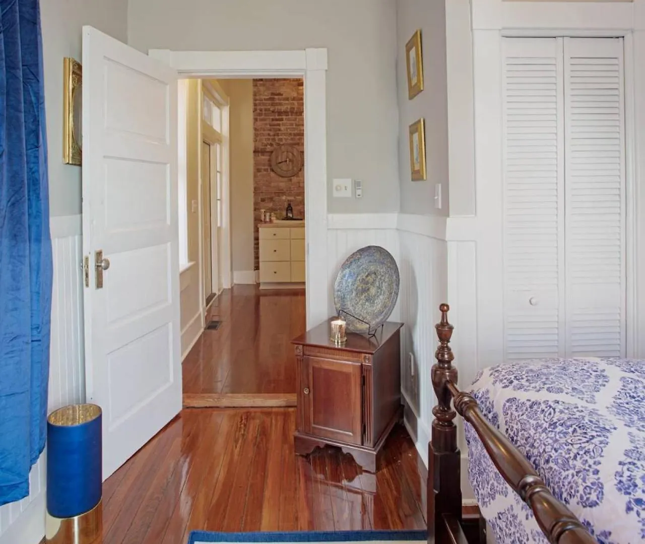 416a Waldburg St - Newly Renovated 1920's Historic District Apt