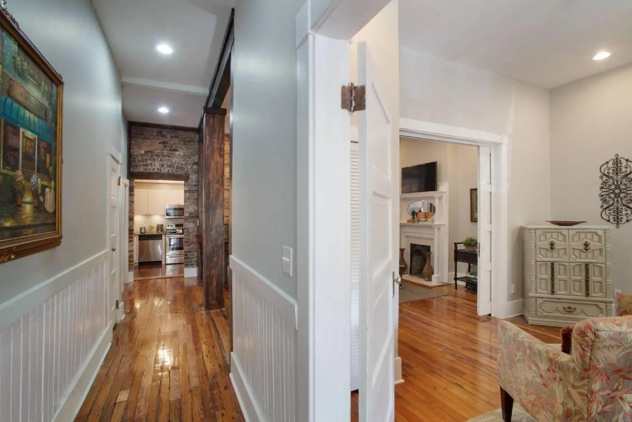 416a Waldburg St - Newly Renovated 1920's Historic District Apt Appartement