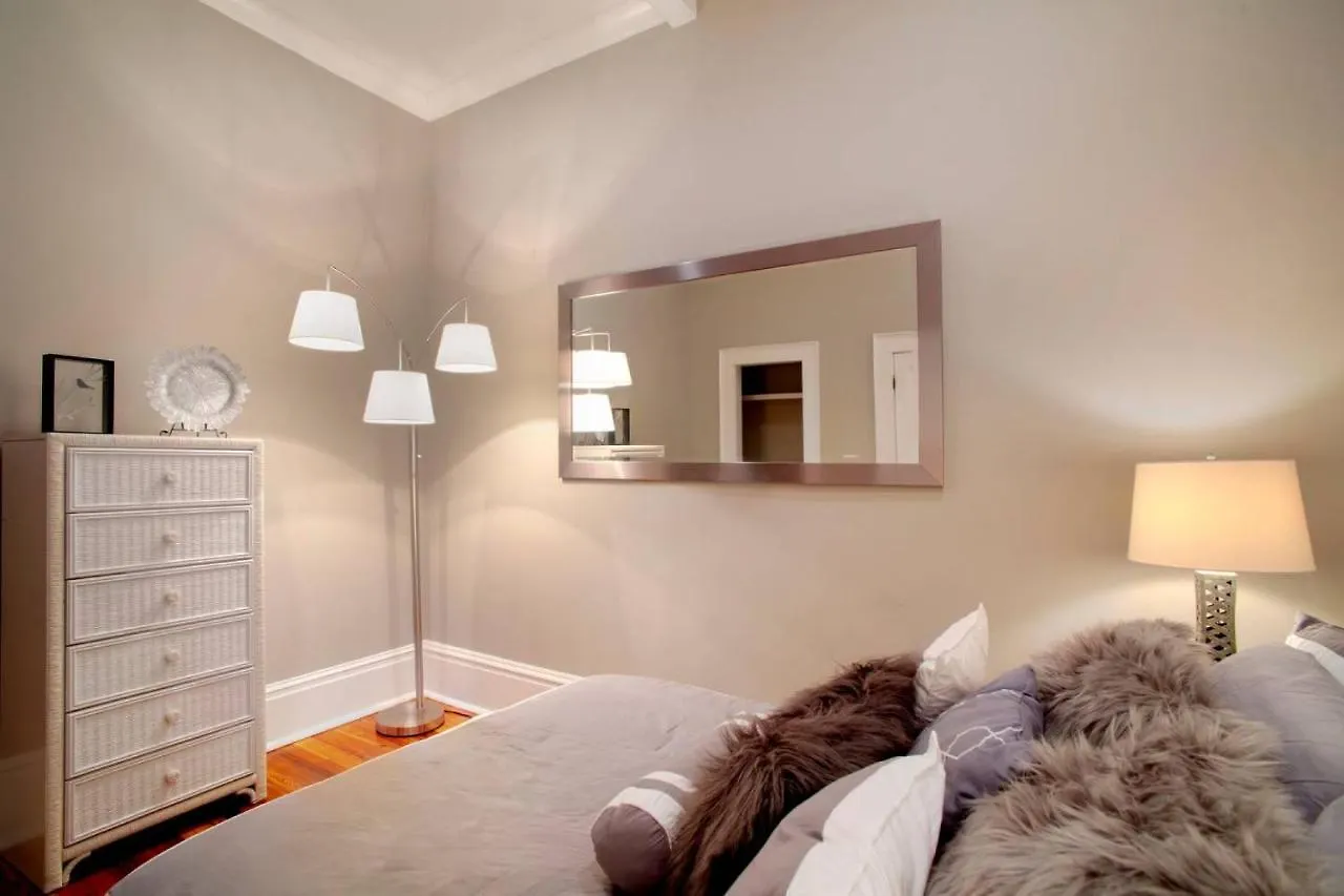 201 York #2 - Newly Renovated Parkside Apt! * Savannah