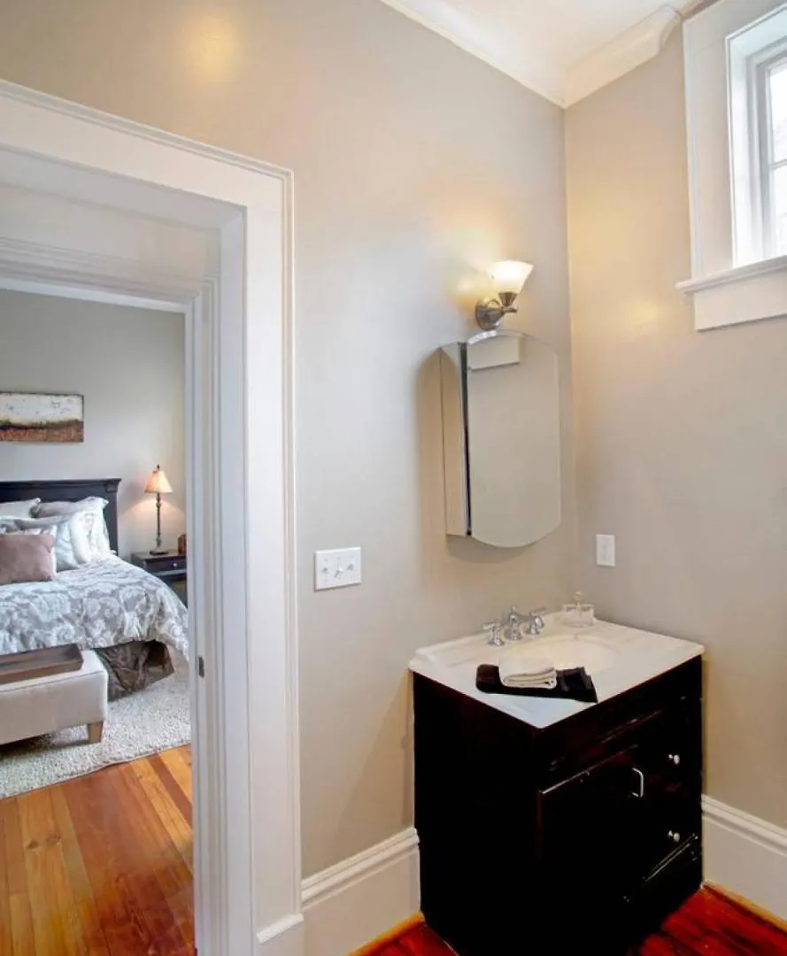 201 York #2 - Newly Renovated Parkside Apt! *