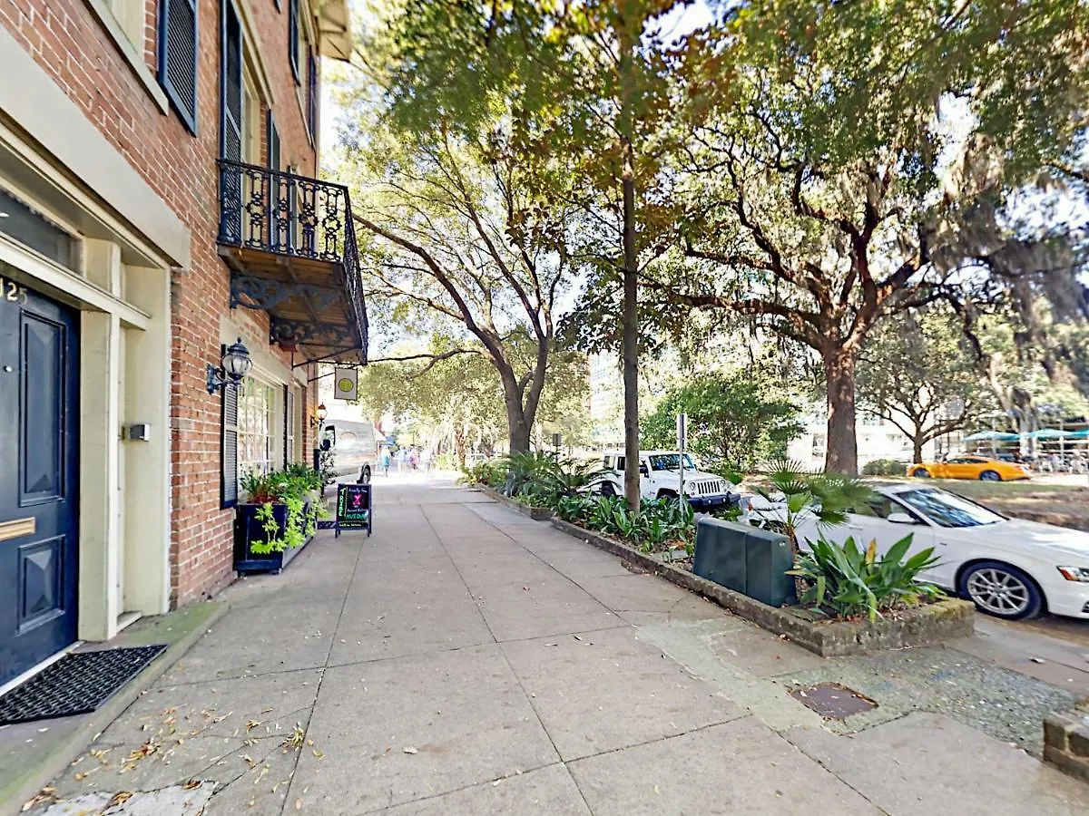 127 E Liberty Townhouse Unit B 度假居