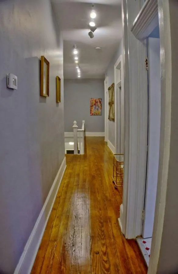 Bed & Breakfast Downtown Oasis
