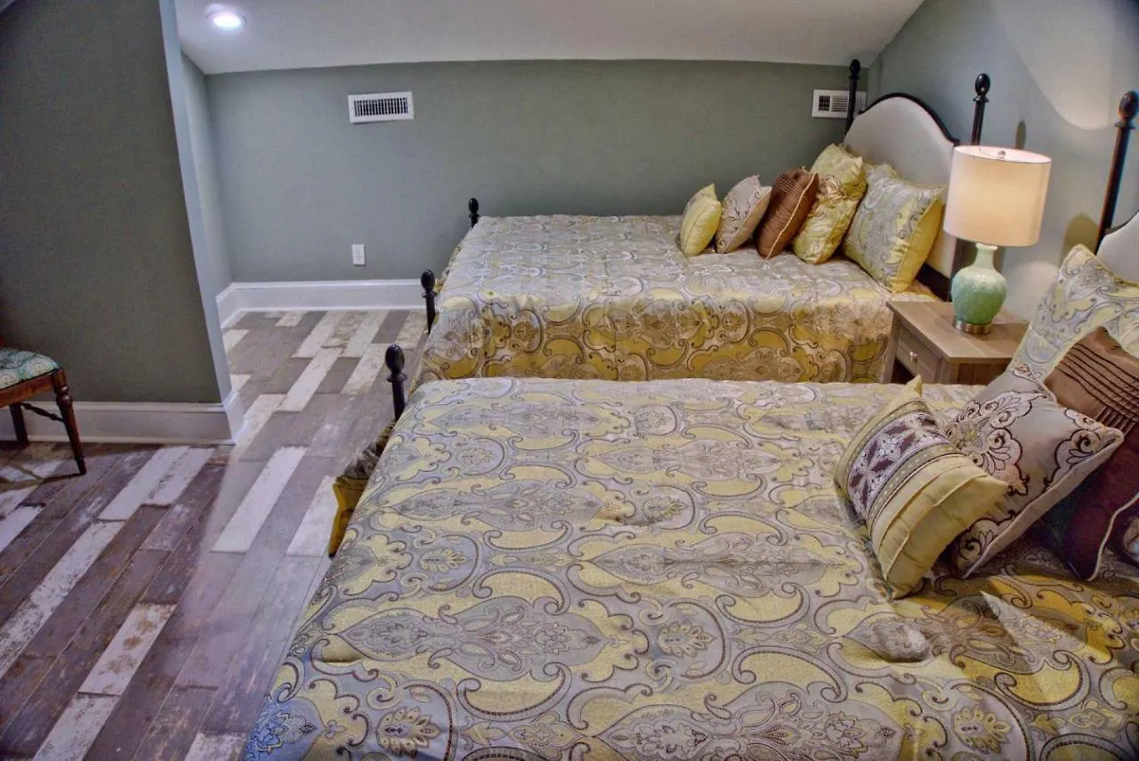 Downtown Oasis Bed & Breakfast Savannah