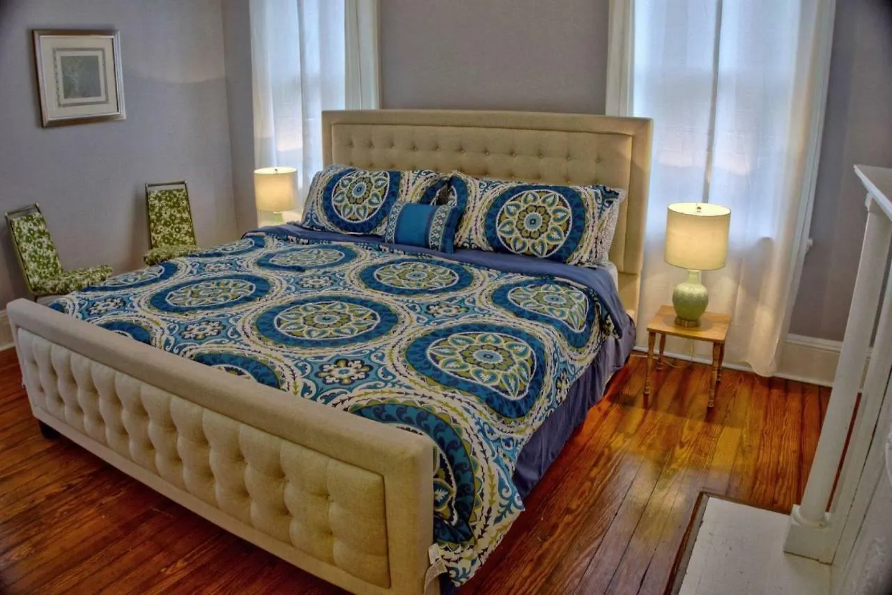 Downtown Oasis Bed & Breakfast 4*