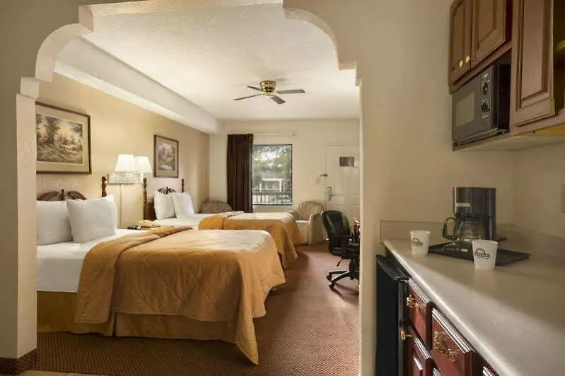 Motel Days & By Wyndham Midtown Savannah