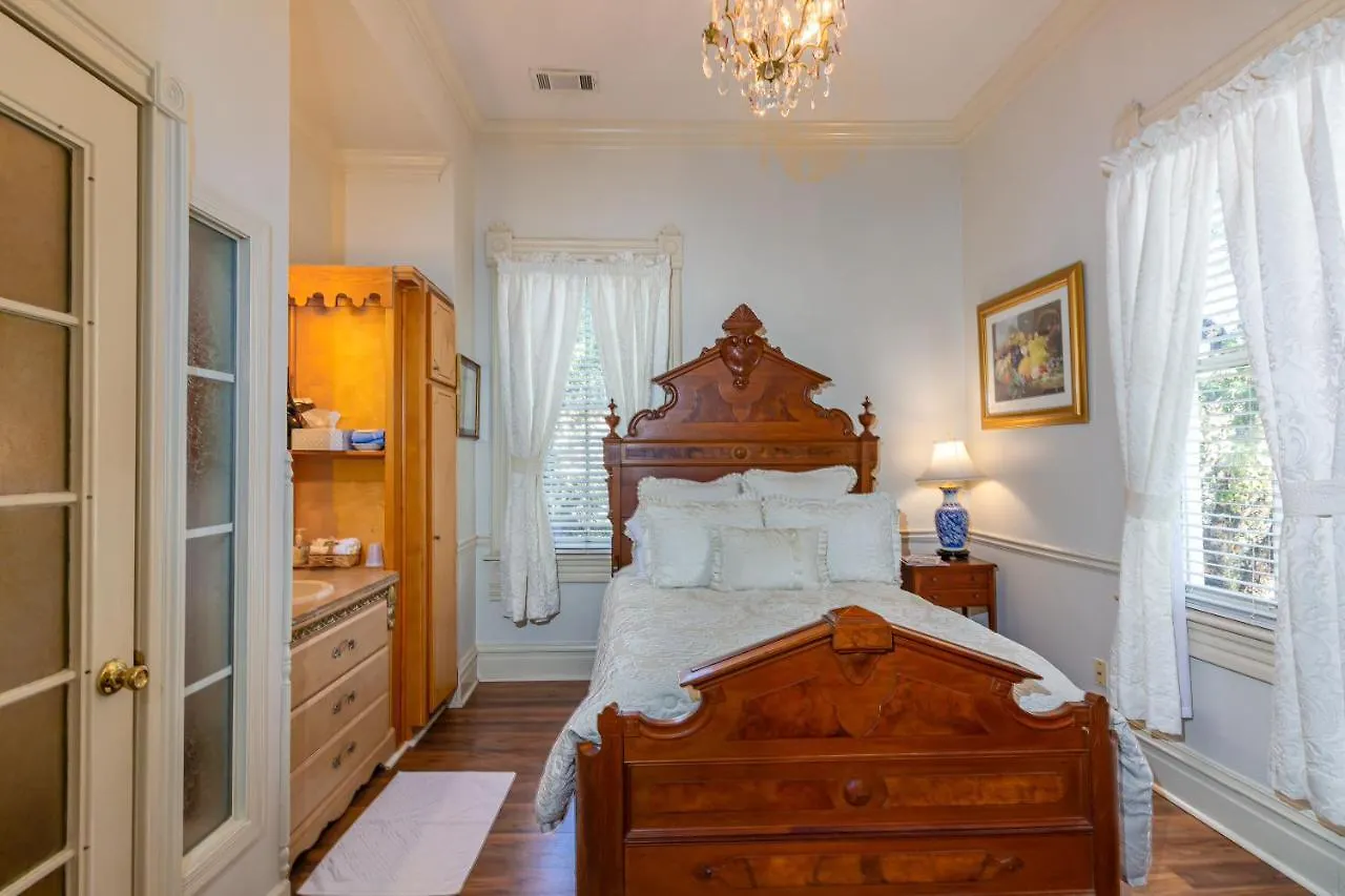 Amethyst Garden Bed & Breakfast 4*
