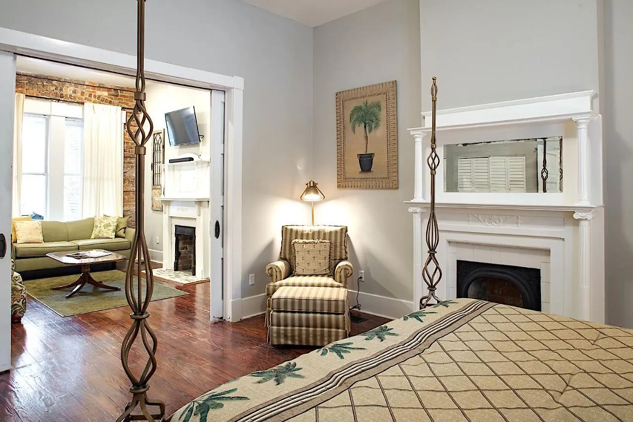 Newly Renovated Historic Townhome! * Savannah