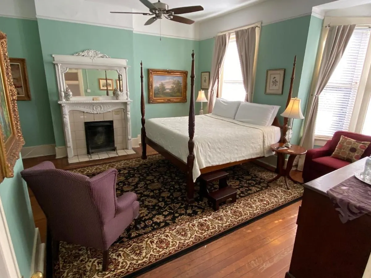 Foley House Bed & Breakfast 4*
