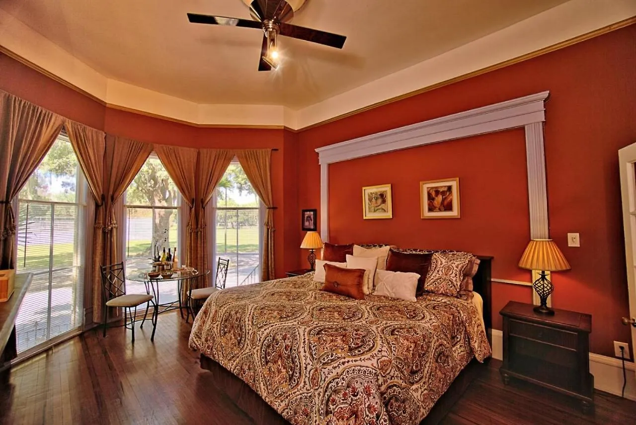 Huge Victorian Beauty Overlooking Forsyth Park *