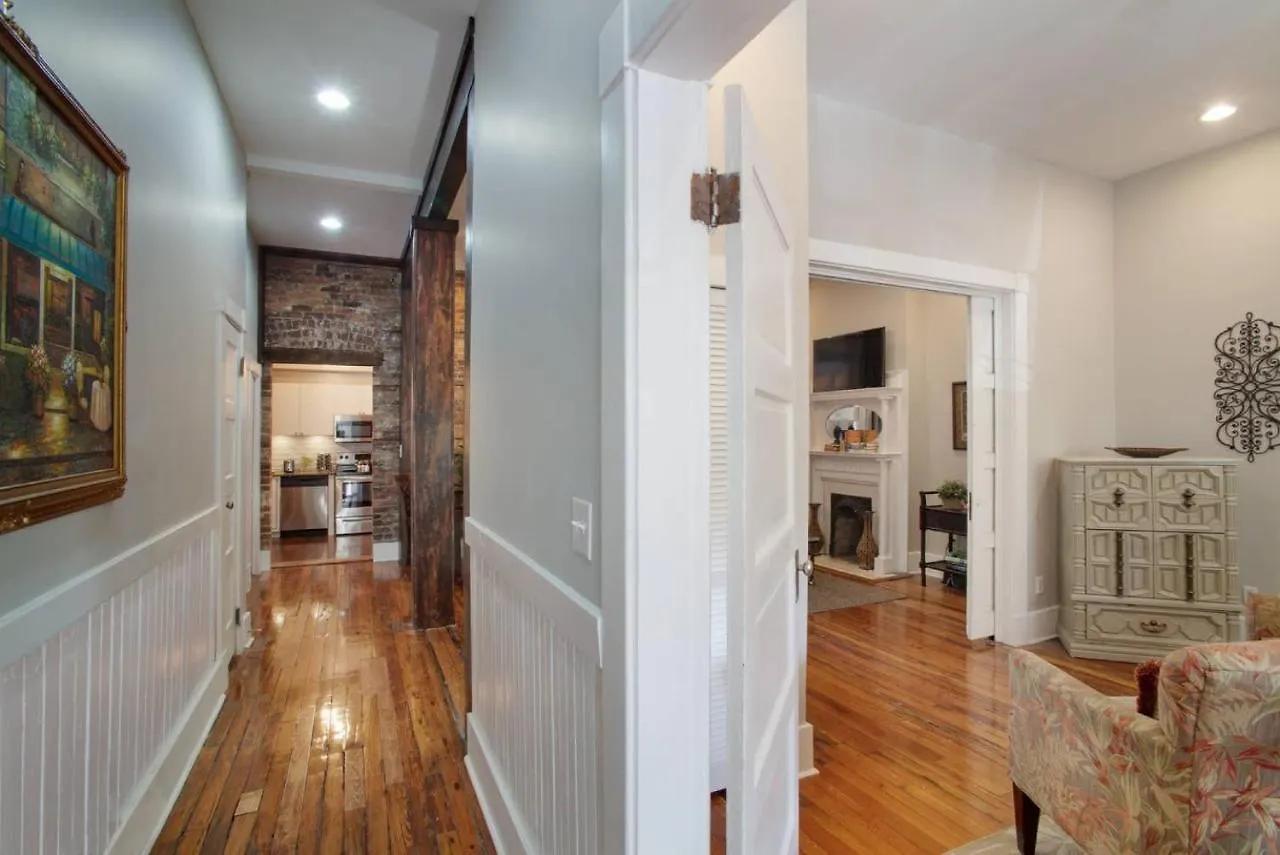 Modern 4 Bed Brownstone In Historic Downtown Bed & Breakfast *