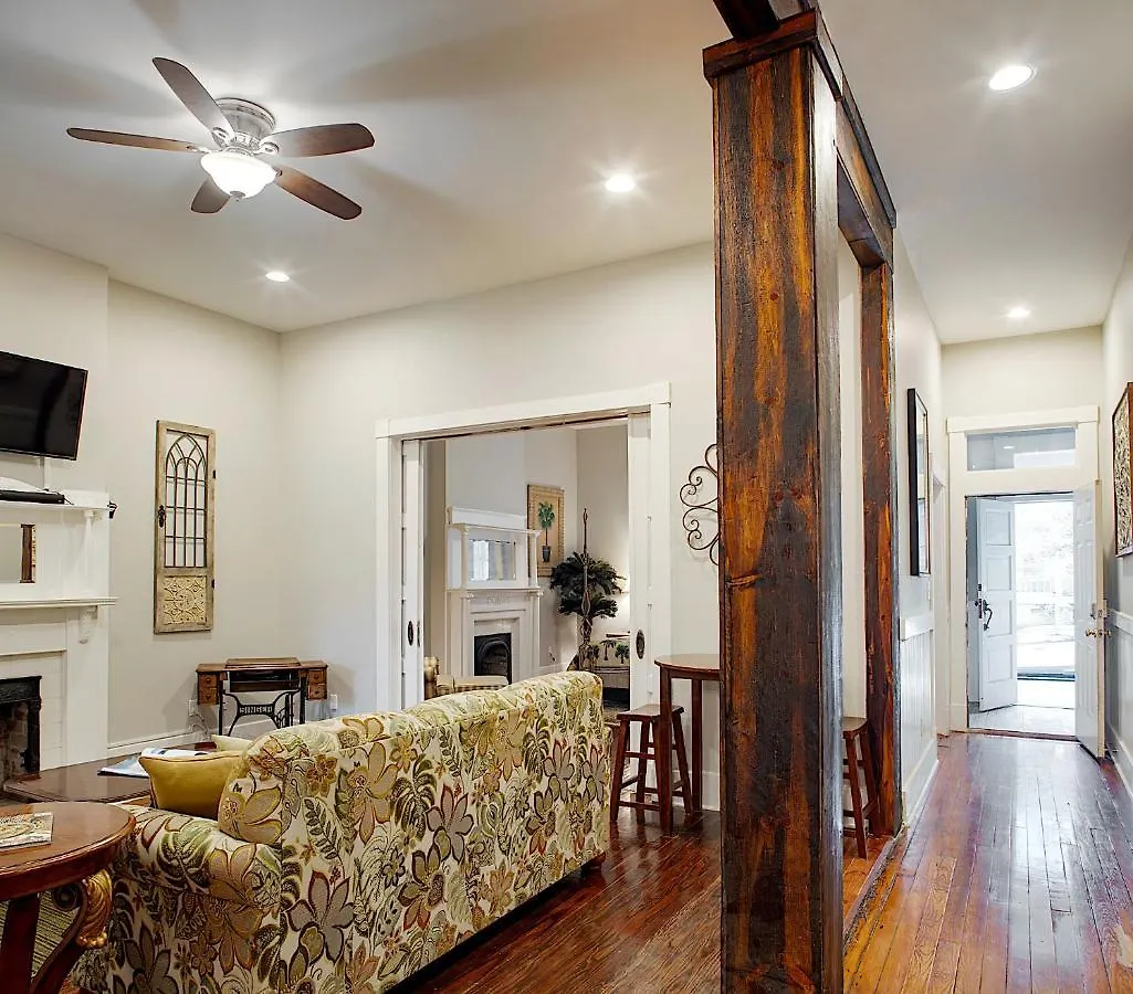 4 Bedroom Beauty In Historic Building سافانا