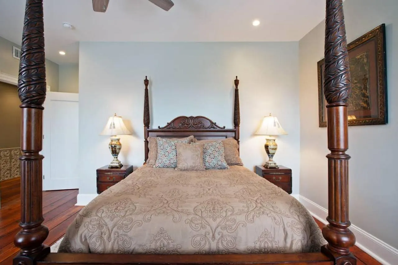 Newly Renovated 4 Bed 3 Bath And 2 Parking Spots 度假居 薩凡納