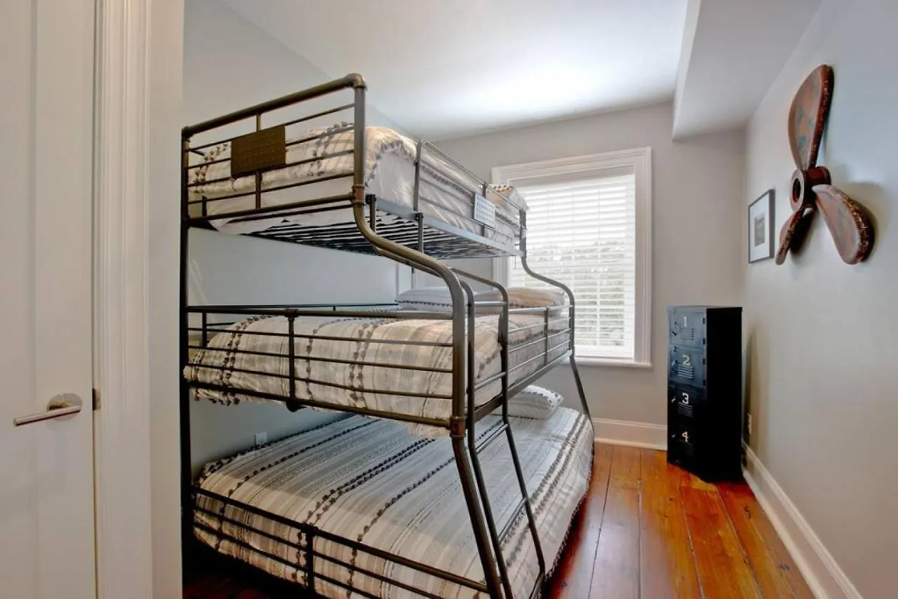 Newly Renovated 4 Bed 3 Bath And 2 Parking Spots
