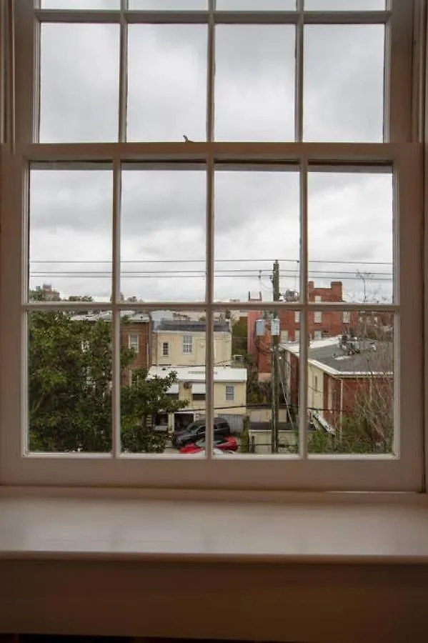 度假居 Newly Renovated 4 Bed 3 Bath And 2 Parking Spots *