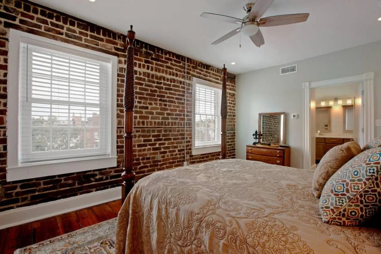 度假居 Newly Renovated 4 Bed 3 Bath And 2 Parking Spots 薩凡納