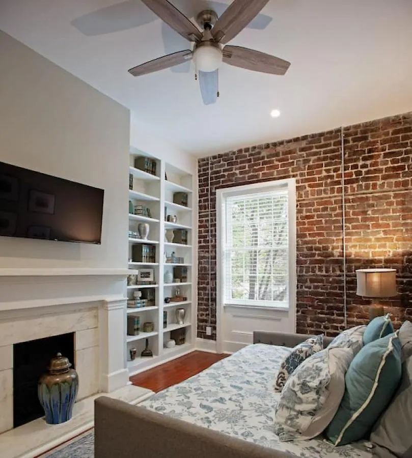 Restored Historic 5 Bedroom 4 And A Half Bath Holiday home *