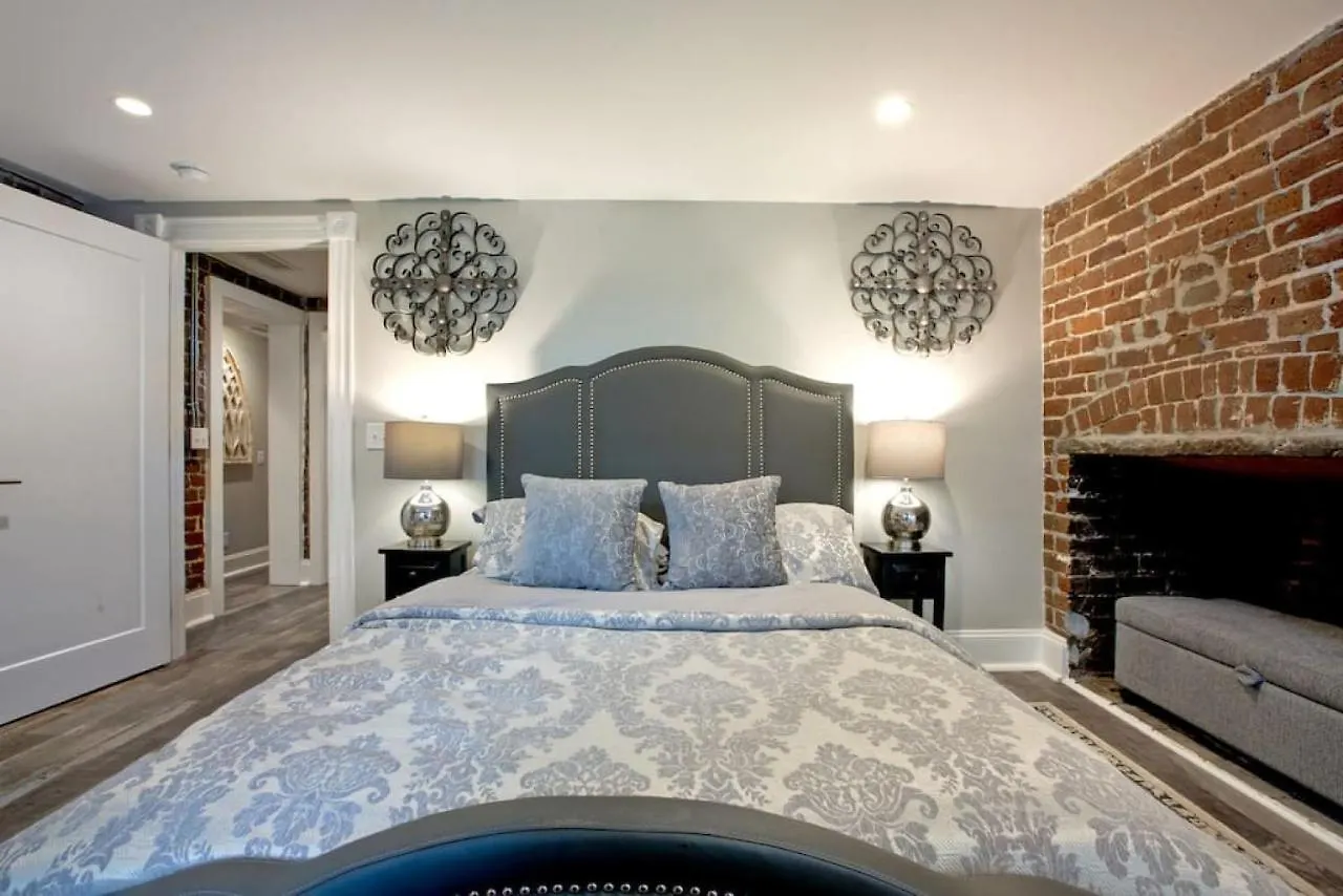 Restored Historic 5 Bedroom 4 And A Half Bath