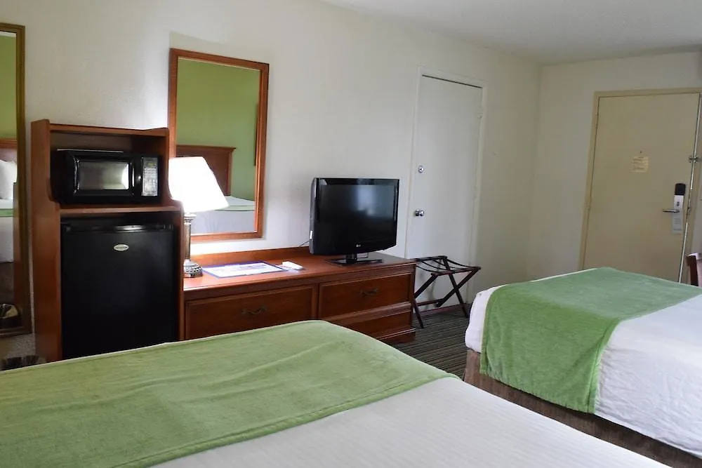 Ramada By Wyndham Savannah Gateway 3*