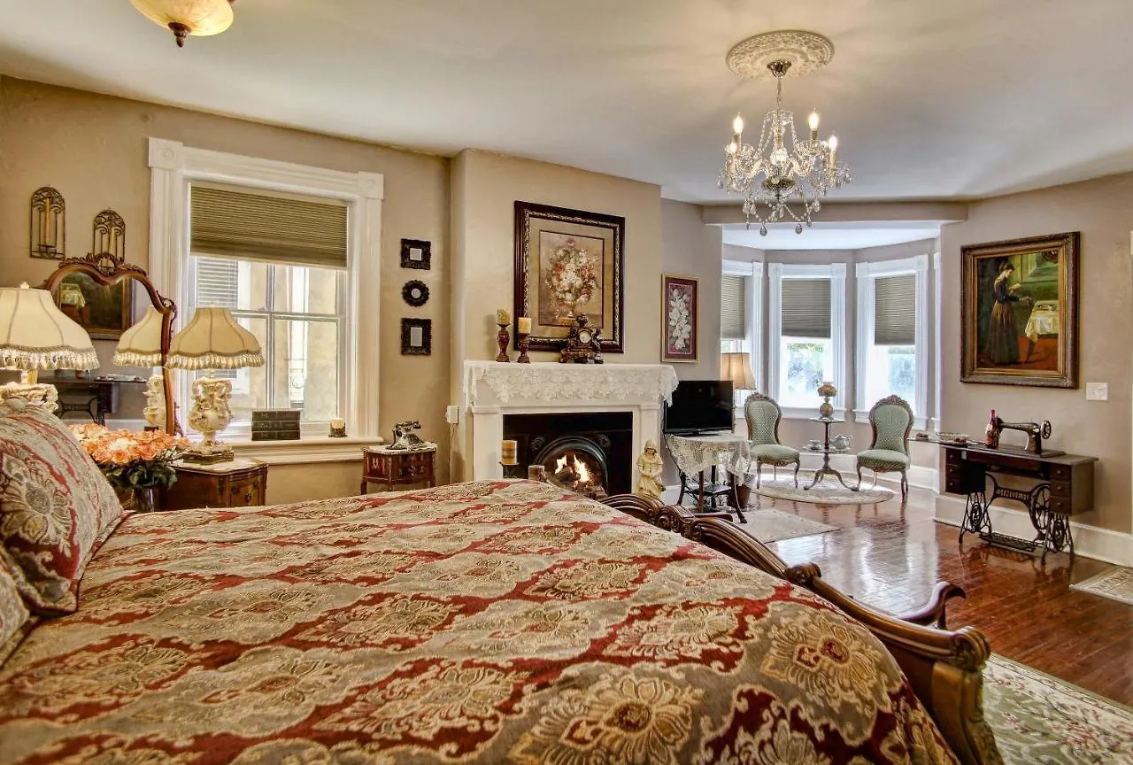 Mcmillan Bed & Breakfast 4*