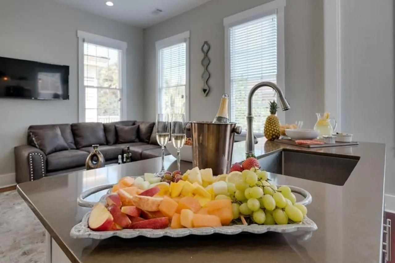 111 Waldburg Street Beautifully Renovated Historic 5 Bedroom 5 Bath Bed & Breakfast Savannah