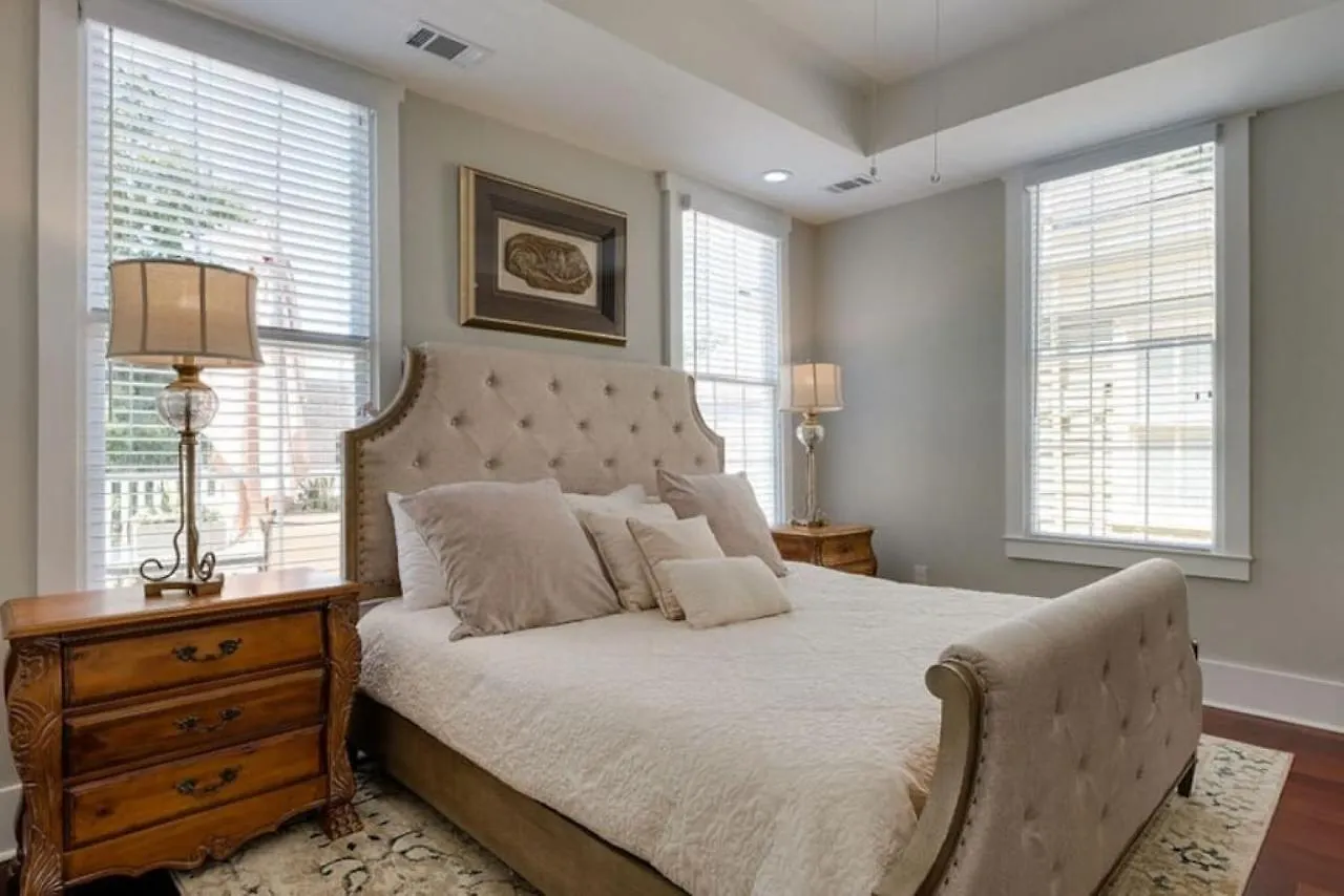 Bed & Breakfast 111 Waldburg Street Beautifully Renovated Historic 5 Bedroom 5 Bath *