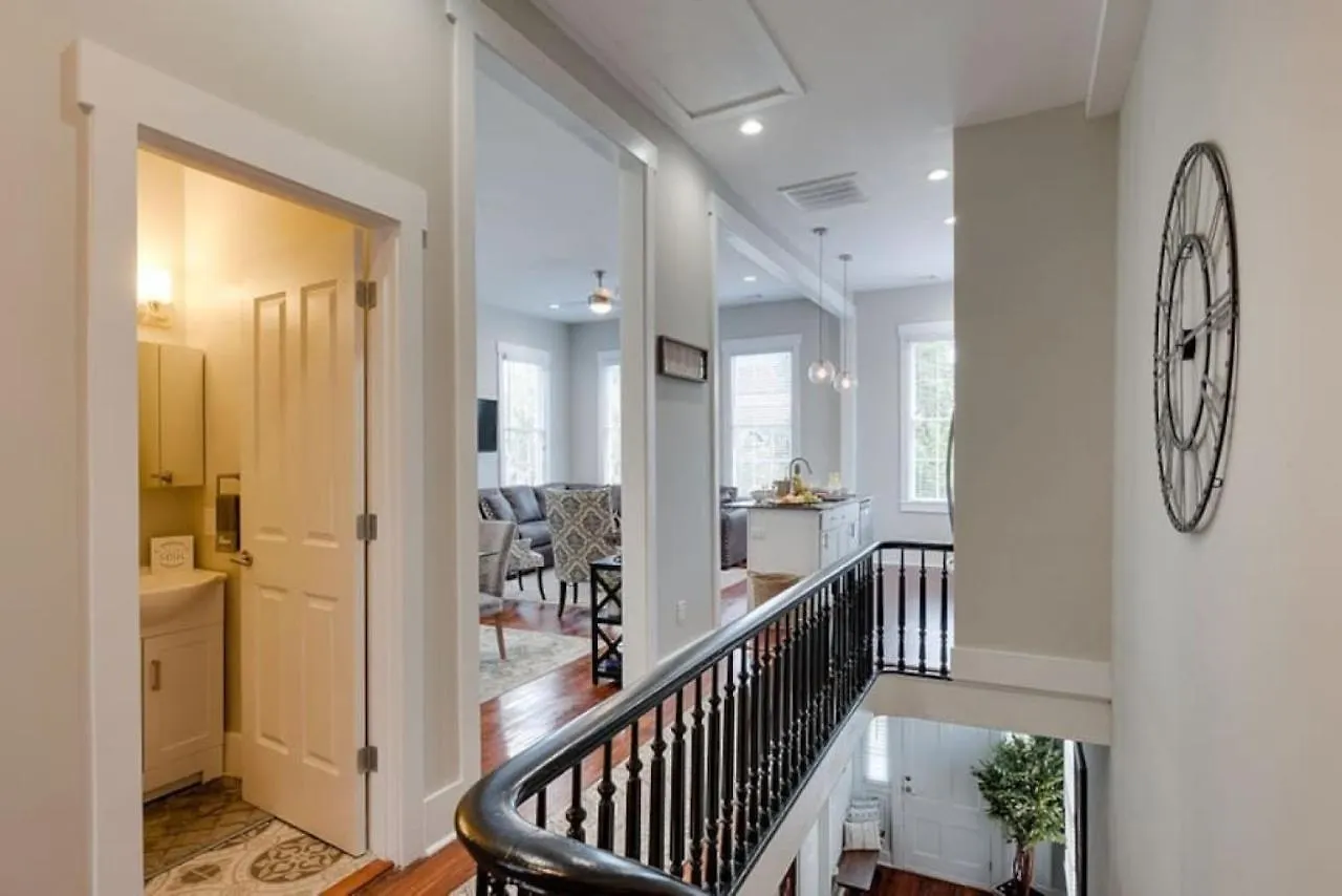 111 Waldburg Street Beautifully Renovated Historic 5 Bedroom 5 Bath Bed & Breakfast *