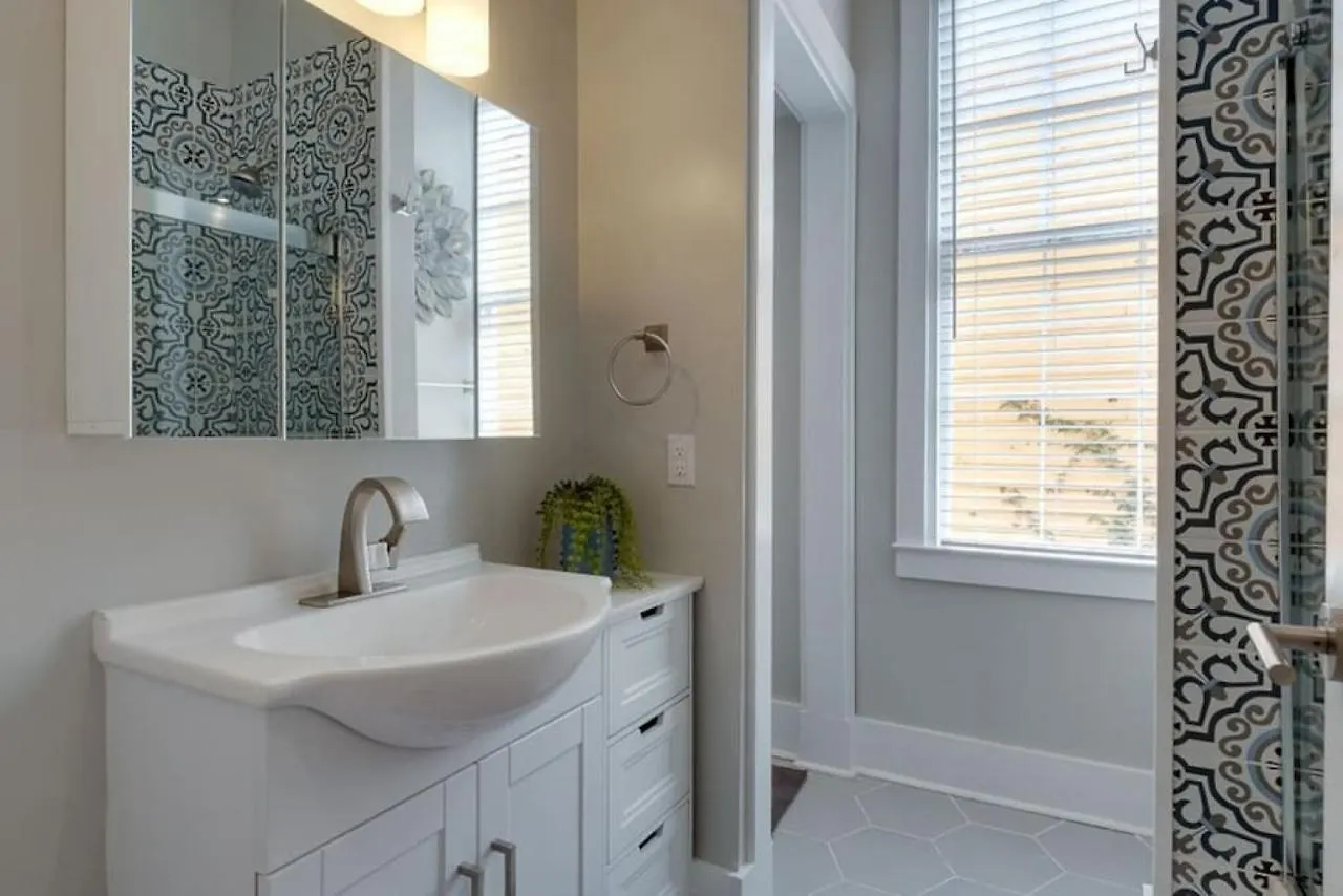 111 Waldburg Street Beautifully Renovated Historic 5 Bedroom 5 Bath Bed & Breakfast Savannah