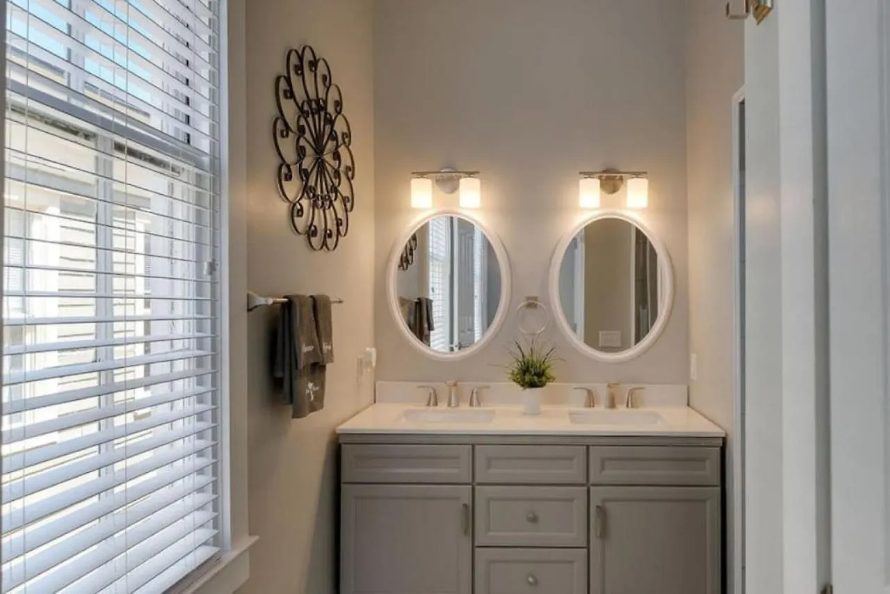 111 Waldburg Street Beautifully Renovated Historic 5 Bedroom 5 Bath Savannah