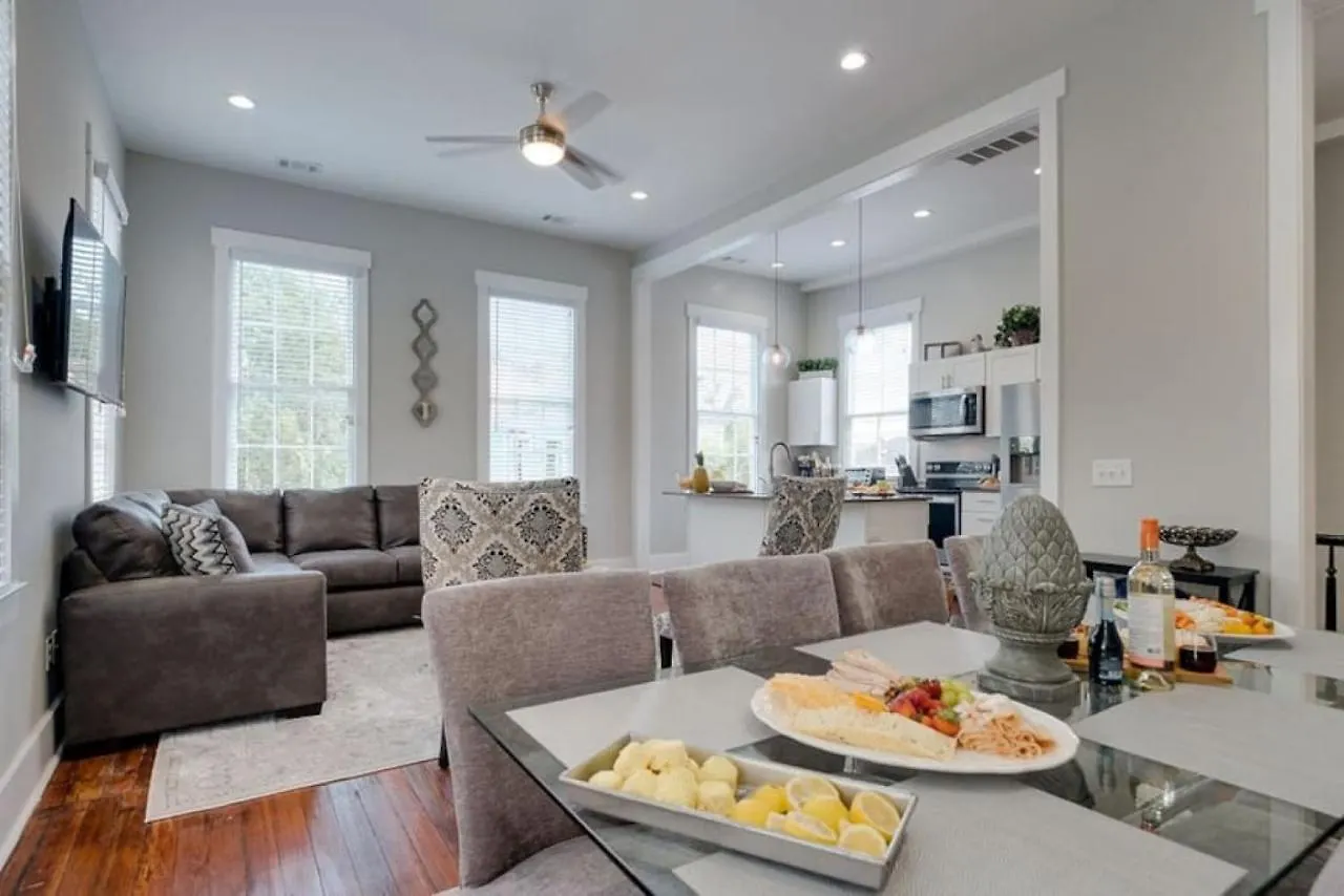 111 Waldburg Street Beautifully Renovated Historic 5 Bedroom 5 Bath Bed & Breakfast Savannah