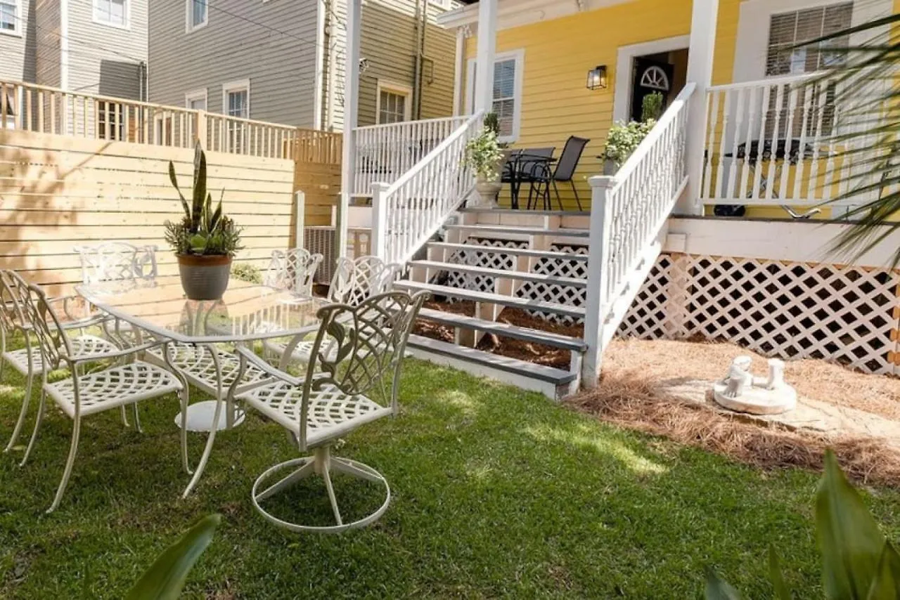 111 Waldburg Street Beautifully Renovated Historic 5 Bedroom 5 Bath Bed & Breakfast