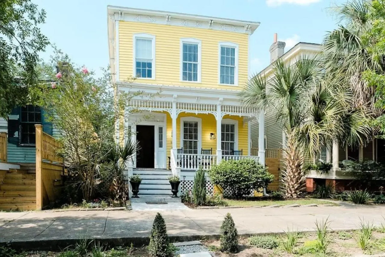 Bed & Breakfast 111 Waldburg Street Beautifully Renovated Historic 5 Bedroom 5 Bath Savannah