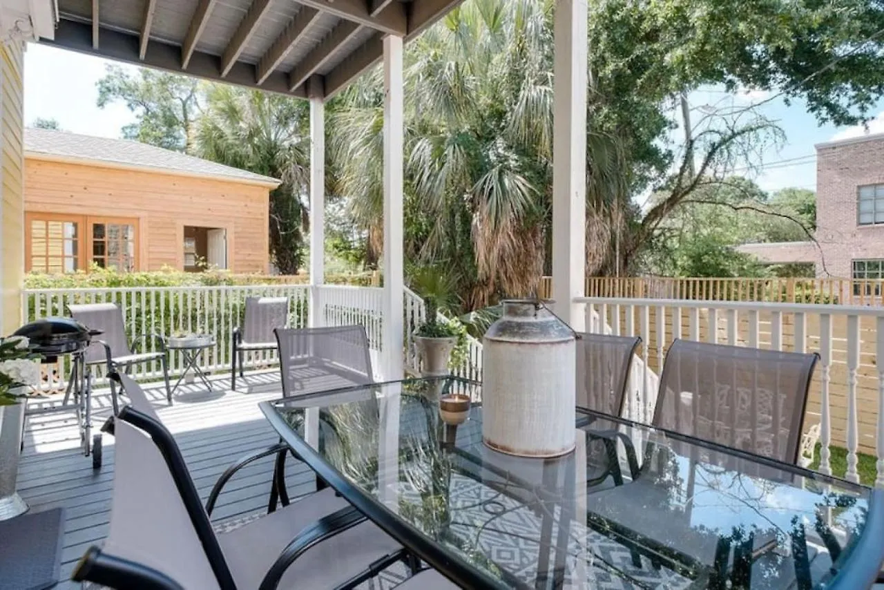 Bed & Breakfast 111 Waldburg Street Beautifully Renovated Historic 5 Bedroom 5 Bath *
