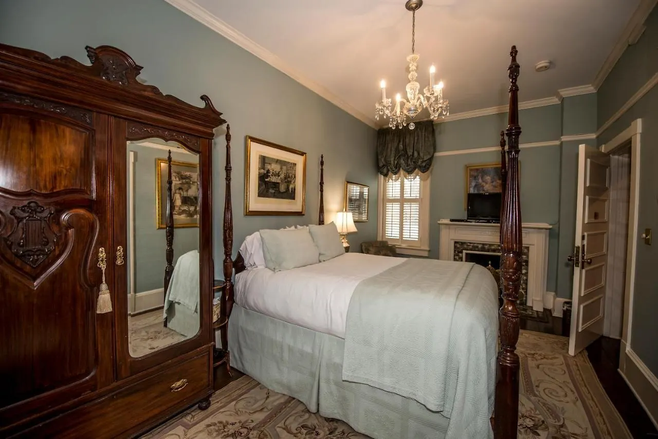 Ballastone Hotel 4*