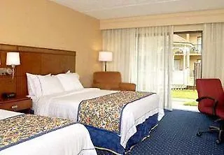 Courtyard By Marriott Midtown