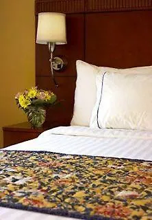 Courtyard By Marriott Midtown