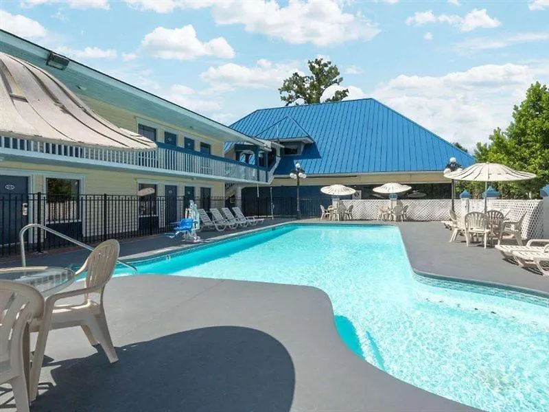Days By Wyndham Airport 2*