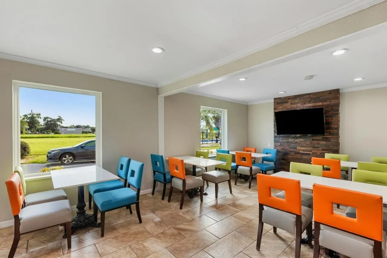 Days By Wyndham Gateway I-95 Hotel Savannah