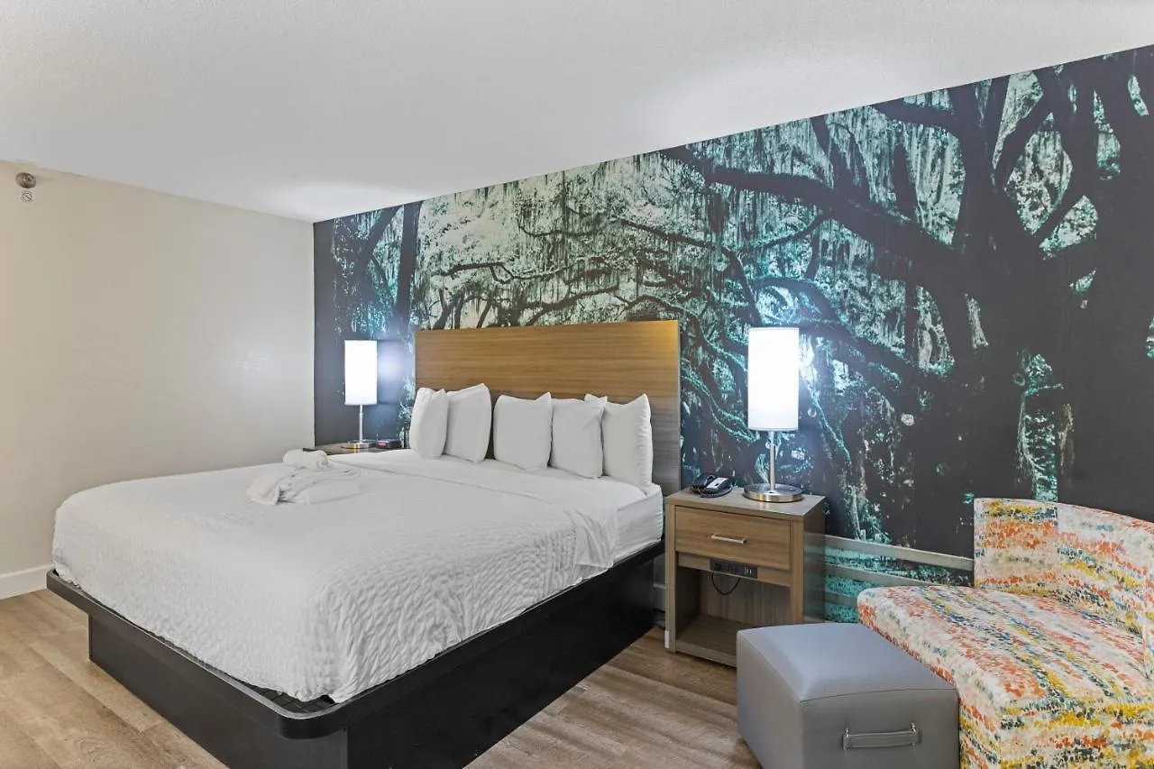Clarion Pointe Gateway I-95 فندق 3*