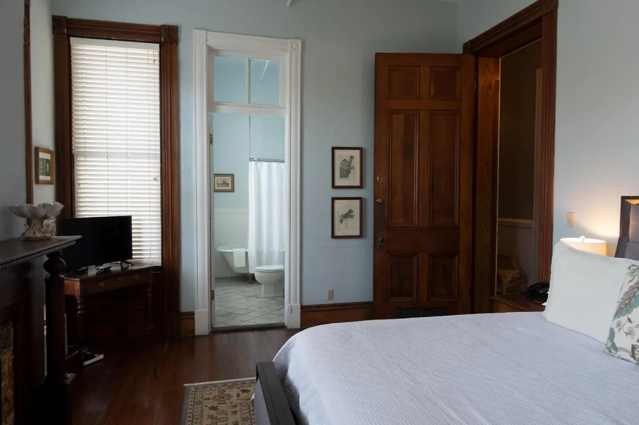 Forsyth Park Bed & Breakfast 4*