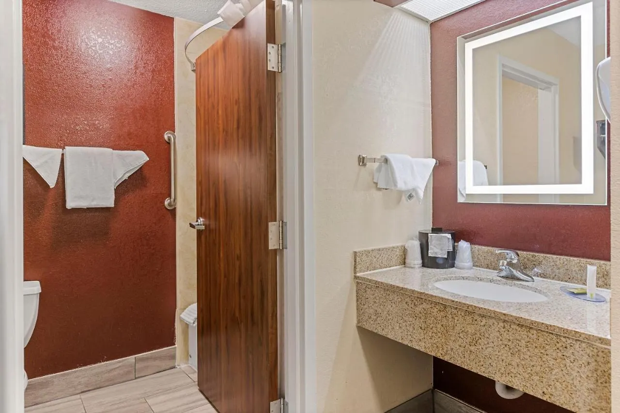 Hotel Clarion Pointe Gateway I-95 3*